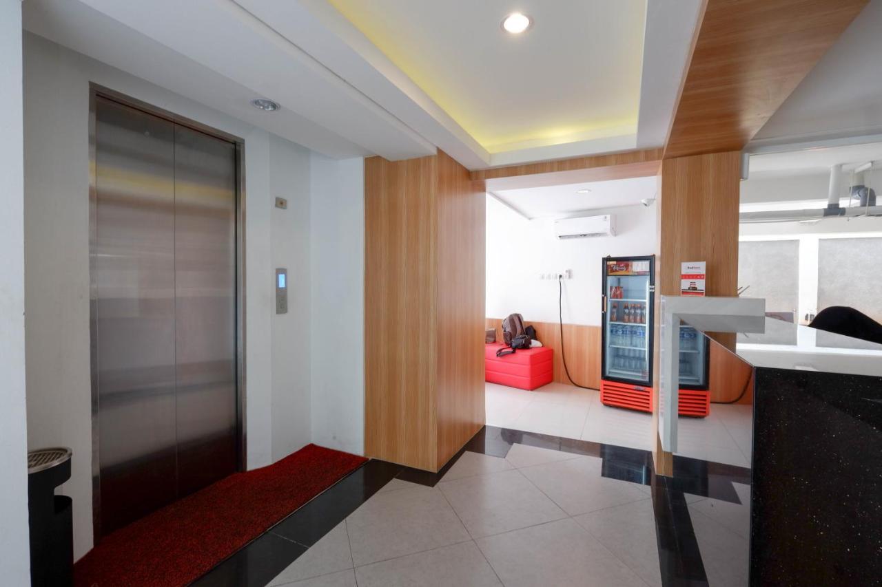 Reddoorz Plus Near Ciputra Mall Simpang Lima Semarang Exterior foto
