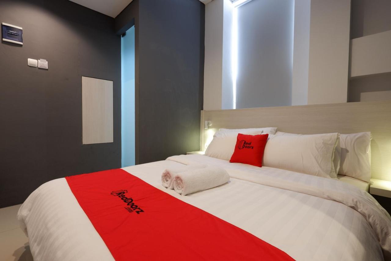 Reddoorz Plus Near Ciputra Mall Simpang Lima Semarang Exterior foto