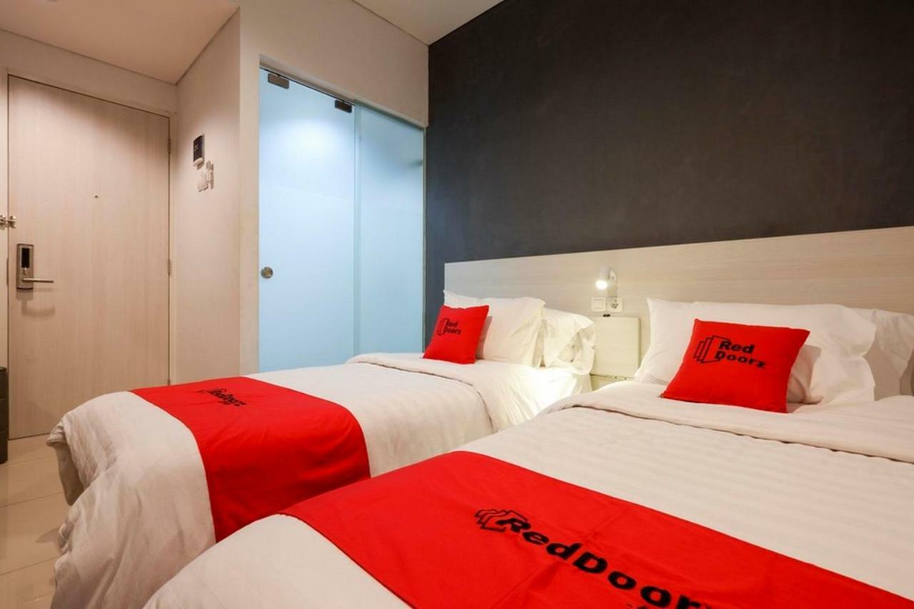 Reddoorz Plus Near Ciputra Mall Simpang Lima Semarang Exterior foto