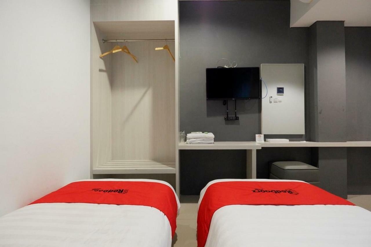 Reddoorz Plus Near Ciputra Mall Simpang Lima Semarang Exterior foto
