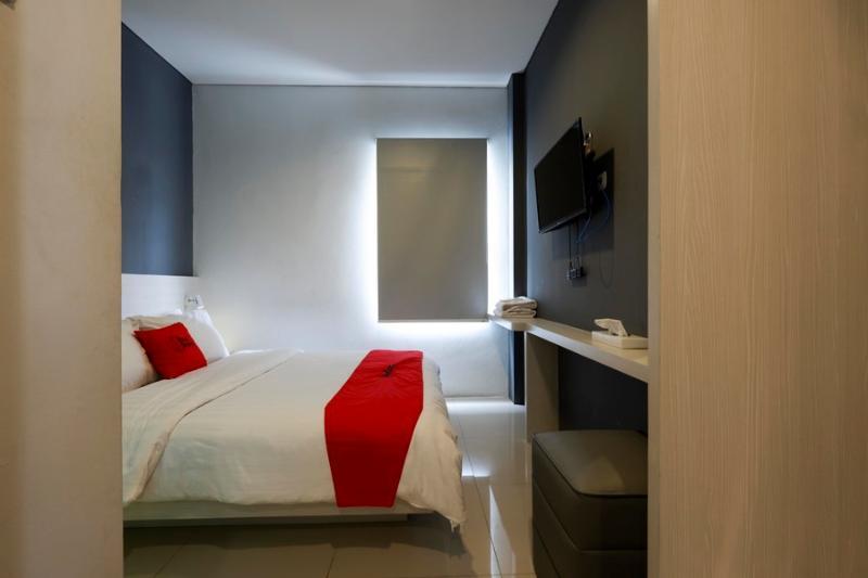 Reddoorz Plus Near Ciputra Mall Simpang Lima Semarang Exterior foto